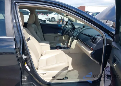 2013 Toyota Camry Xle z USA, uszkodzony, nr VIN 4T4BF1FK0DR282226